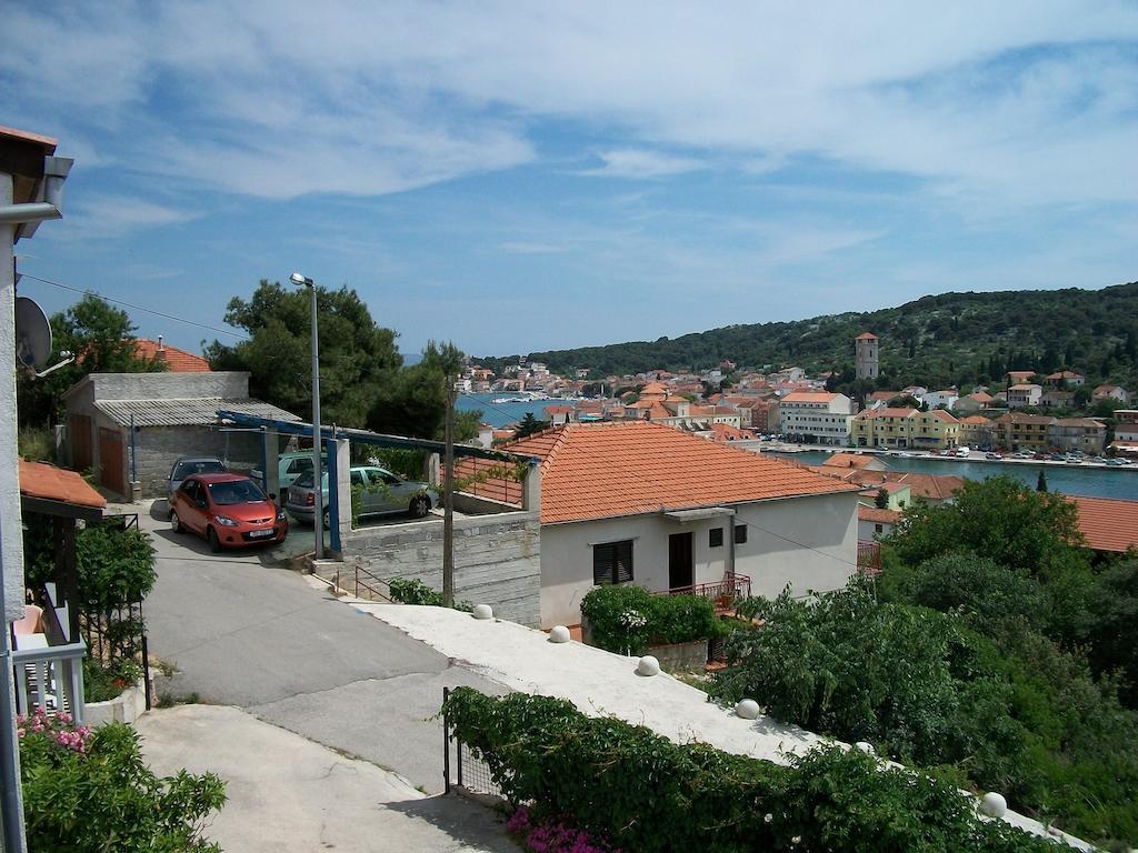 Apartments Luka Tisno Exterior photo