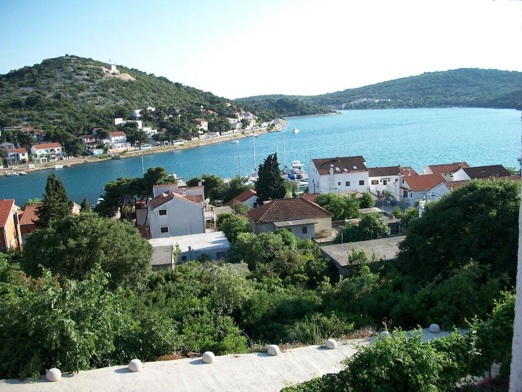 Apartments Luka Tisno Exterior photo