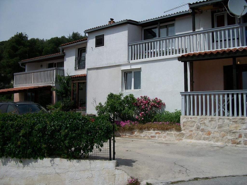 Apartments Luka Tisno Exterior photo